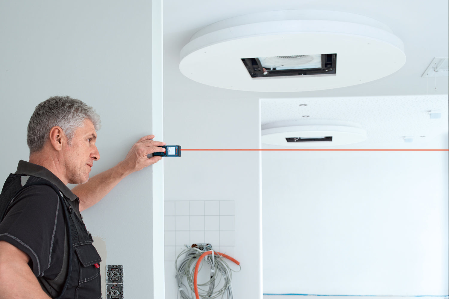 Laser Measure GLM 40 Professional - Advanced Solutions Tools II حلول متقدمة للعدد