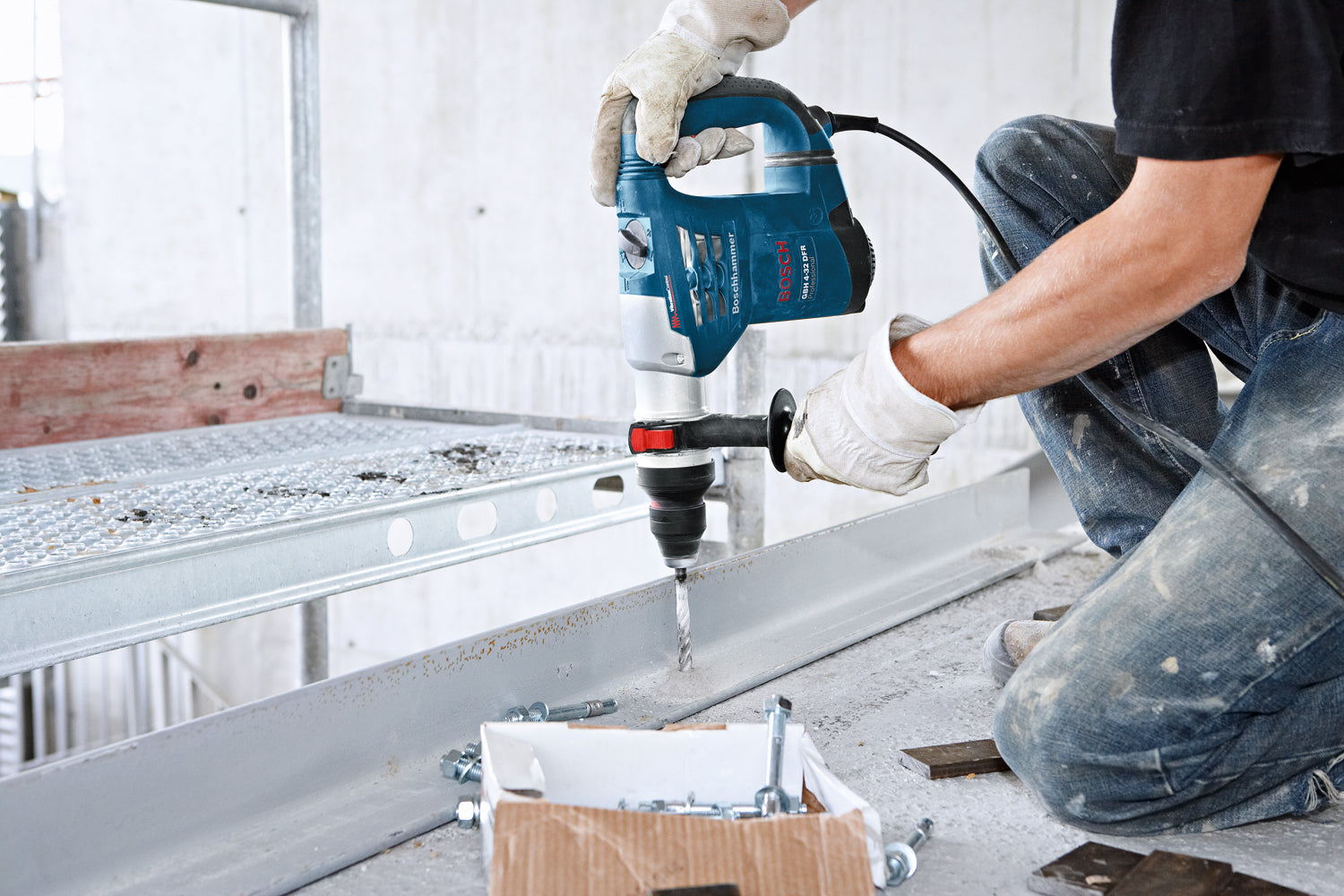 Rotary Hammer with SDS plus GBH 4-32 DFR Professional - Advanced Solutions Tools II حلول متقدمة للعدد